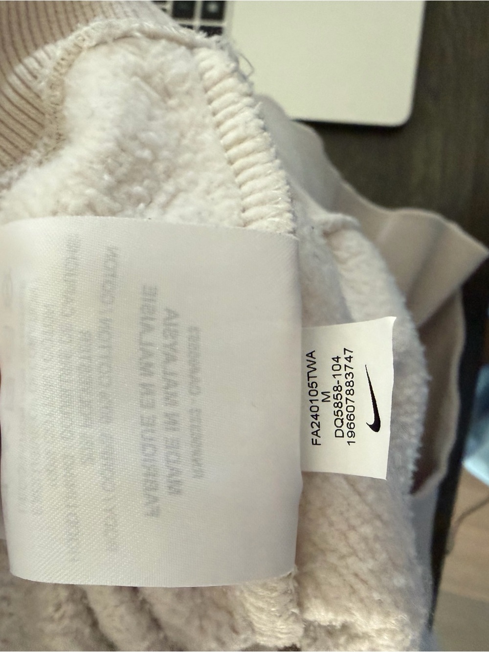 Nike women’s cropped Cream Pullover Hoodie - Minimal Swoosh - Picture 6 of 6